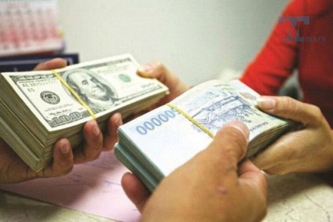 Đổi tiền USD sang tiền Việt phí bao nhi…