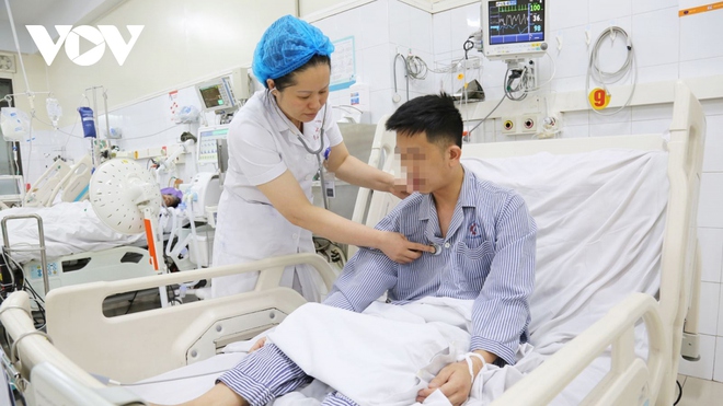 Quảng Ninh: Cứu sống ngoạn mục bệnh nhân ngừng tim 50 phút - Ảnh 1.