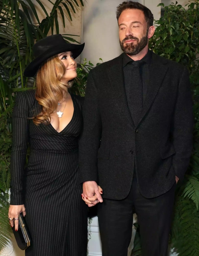 20 năm yêu đương hợp tan của Jennifer Lopez - Ben Affleck: Từ đám cưới bị huỷ vào phút chót tới một người lặng lẽ kéo va li rời đi - Ảnh 12.