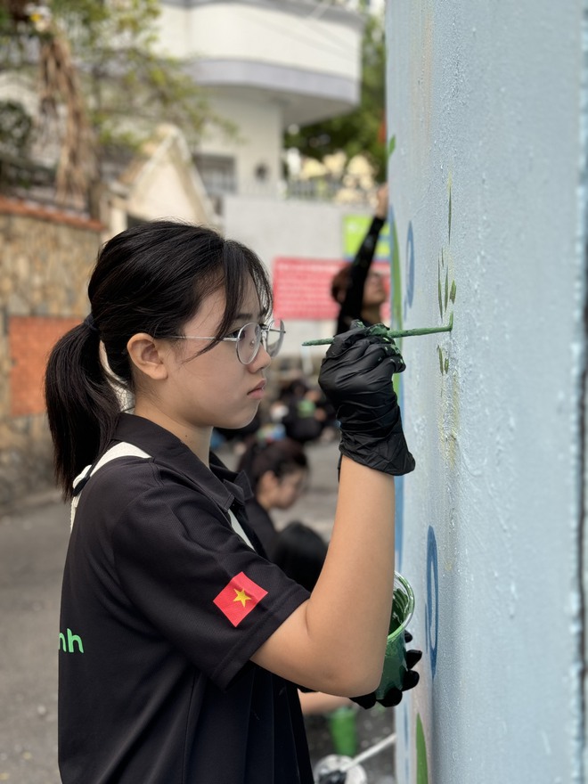 Khi Sài Gòn Xanh “lên bờ”, kêu gọi 100 bạn trẻ “thay áo” cho những bức tường rêu phong ở TP.HCM- Ảnh 4.