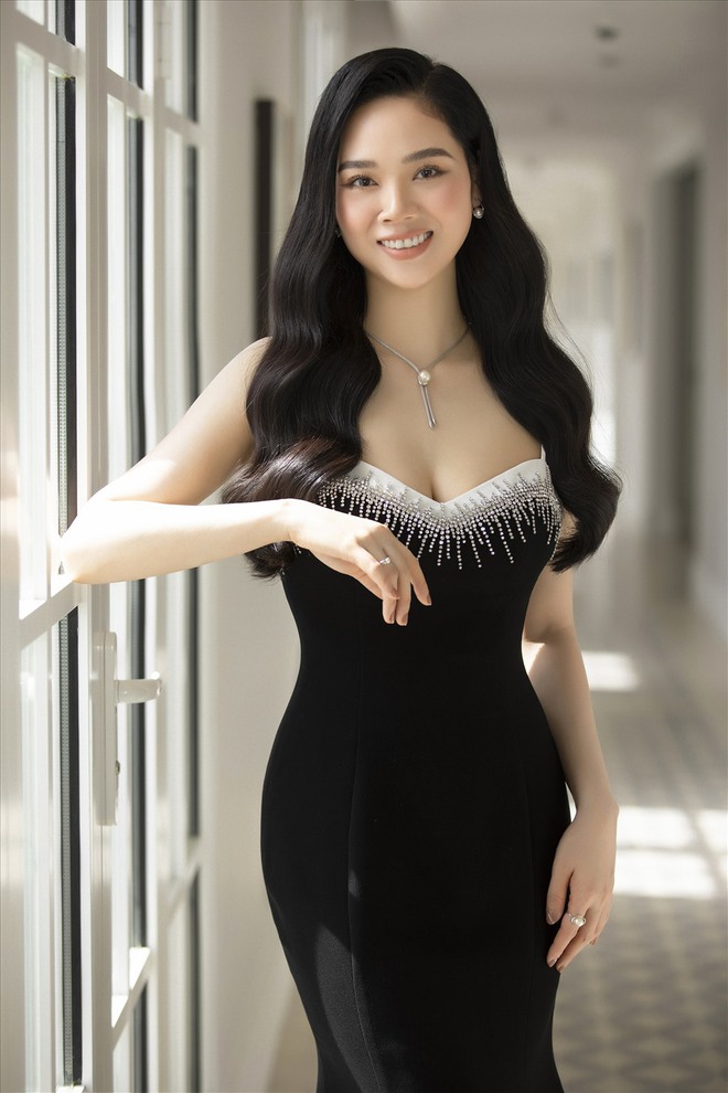 Hoa hậu đầu tiên thi Miss World: Du học ở Anh, kết hôn với mối tình đầu và nhan sắc hiện tại gây bất ngờ- Ảnh 11.