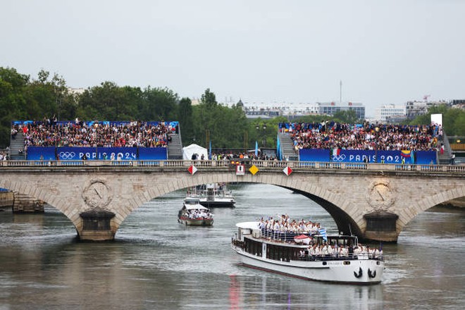 Dàn sao thế giới đổ bộ Lễ khai mạc Olympic Paris 2024: Mỹ nhân Hollywood tình tứ bên nhà vô địch Thế vận hội Shaun White- Ảnh 12.