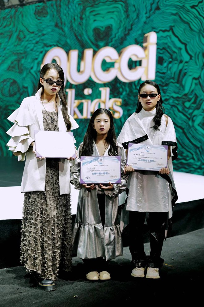 HOT: Mẫu Việt 10 tuổi Ella Bùi mở màn cho show Gucci Kids, thần thái quá đỉnh- Ảnh 7.