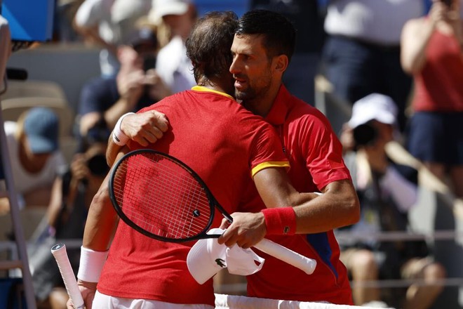 Huyền thoại Novak Djokovic có hành động đẹp trước đối thủ "truyền kiếp" Rafael Nadal, 2 "ông già" gây sốt Olympic Paris 2024- Ảnh 5.