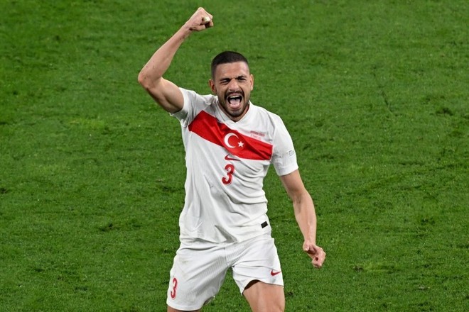 Nhan sắc vợ người hùng ghi cú đúp giúp Thổ Nhĩ Kỳ vào tứ kết Euro - Ảnh 1.