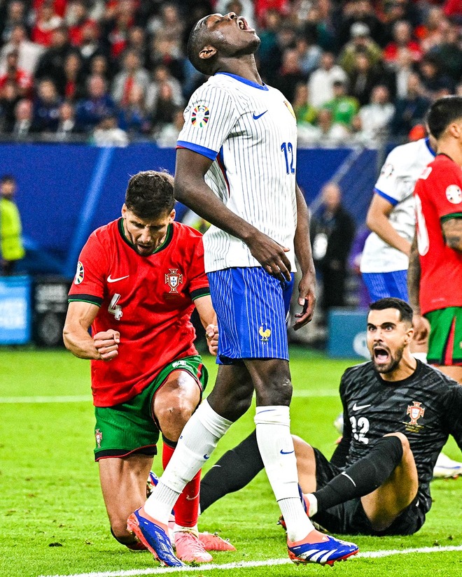 Đồng đội của Ronaldo sút hỏng penalty, Bồ Đào Nha không thể một lần nữa vượt chông gai trên chấm 11m, ngậm ngùi chia tay Euro 2024 - Ảnh 10.