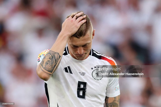 Cỗ xe tăng Đức đổ gục và bật khóc sau trận thua Tây Ban Nha, Toni Kroos kết thúc sự nghiệp đầy nghiệt ngã - Ảnh 2.