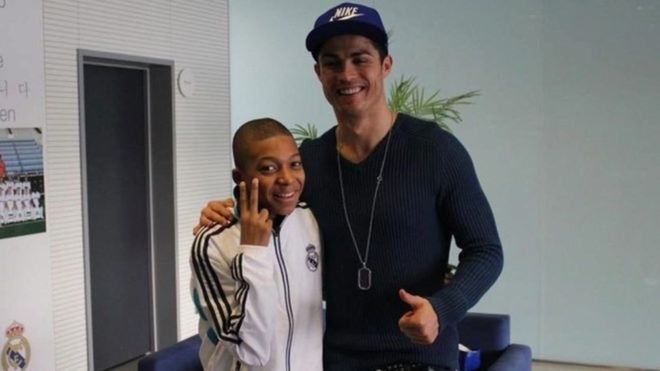 Trực tiếp Bồ Đ&agrave;o Nha - Ph&aacute;p: Mbappe ph&aacute; tan mộng lớn của thần tượng Ronaldo? - Ảnh 1.
