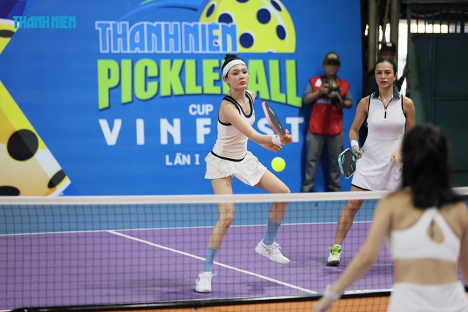 Loạt khoảnh khắc Hiền Hồ trên sân pickleball: Visual nổi bật nhưng không thấy nụ cười, thi đấu quyết tâm nhưng thành tích sấp mặt! - Ảnh 10.