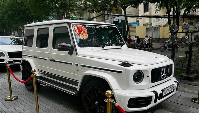 Ngắm lại loạt siêu xe rước dâu của 3 thiếu gia ngành nhựa đình đám nhất Việt Nam: Phải chi hồi đó được gả vào hào môn! - Ảnh 9.
