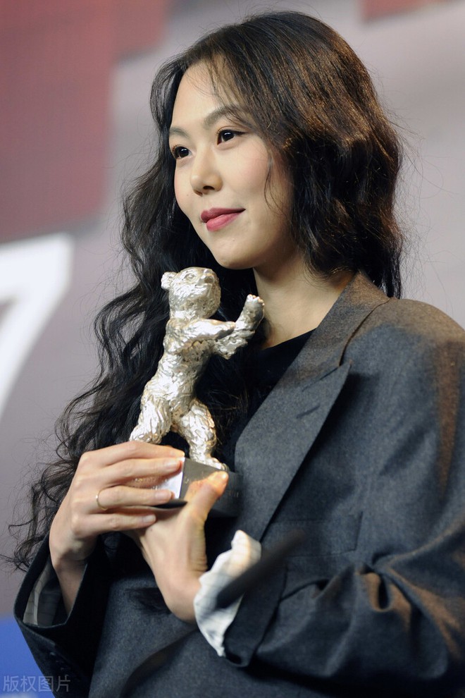 Mỹ nhân bị ghét nhất showbiz 42 tuổi xuống sắc đáng tiếc, sai lầm lớn nhất sự nghiệp là yêu người đáng tuổi bố - Ảnh 3. Mỹ nhân bị ghét nhất showbiz 42 tuổi xuống sắc đáng tiếc, sai lầm lớn nhất sự nghiệp là yêu người đáng tuổi bố - Ảnh 3.