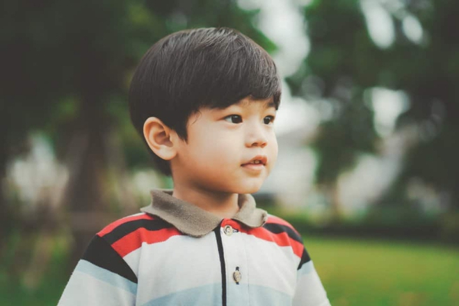 Mẹ không phải là người ảnh hưởng lớn nhất đến thành công trong tương lai của trẻ: Đây mới là người quyết định! - Ảnh 1.