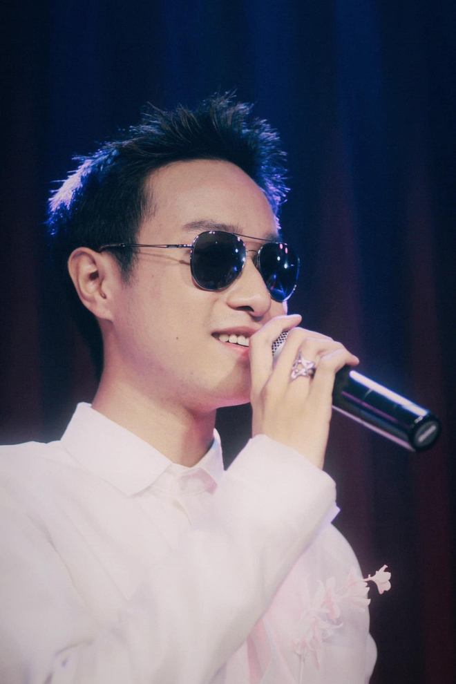 Quán quân 2k2 của Vietnam Idol không tập trung ca hát lại đi... show hẹn hò - Ảnh 19.