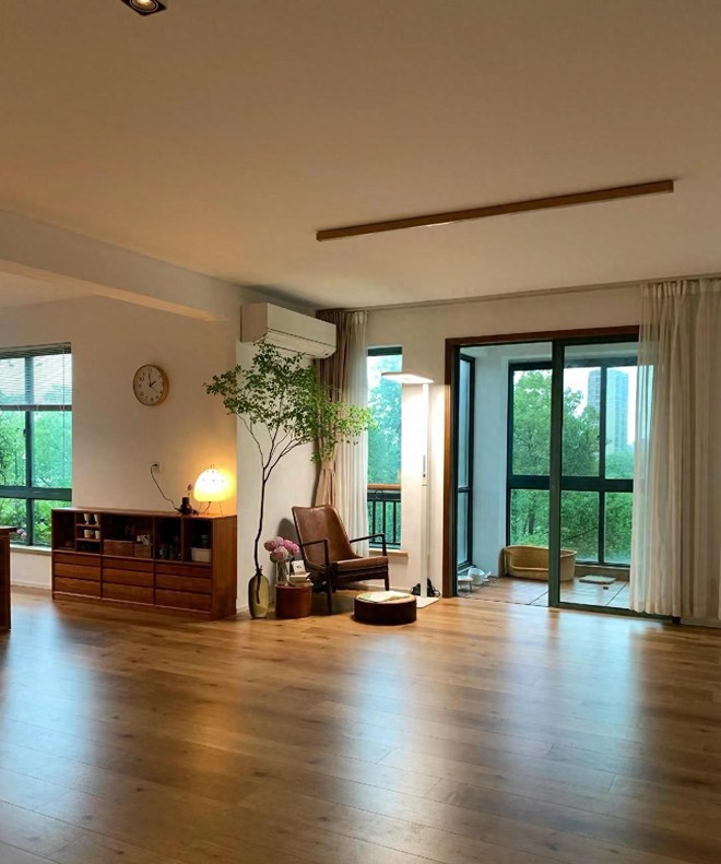 Cuộc sống tối giản của người phụ nữ U50 trong căn nh&agrave; kh&ocirc;ng cần trang tr&iacute; cầu k&igrave; m&agrave; vẫn đặc biệt cao cấp - Ảnh 1.