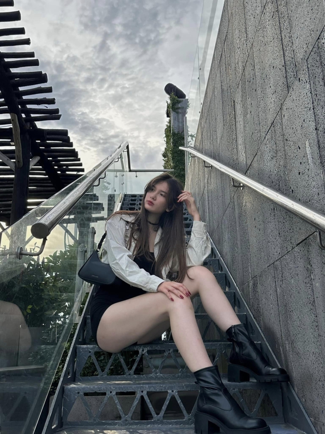 Em g&aacute;i 17 tuổi của thủ m&ocirc;n L&acirc;m T&acirc;y xinh đẹp với tạo h&igrave;nh thi&ecirc;n nga trắng trước lễ cưới Văn L&acirc;m v&agrave; Yến Xu&acirc;n - Ảnh 6.