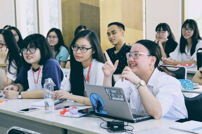 Mặc ai nói là vô dụng, ngành học này vẫn có điểm chuẩn cao chót vót: Kinh nghiệm 3 năm, lương có thể tới 30 triệu đồng/tháng - Ảnh 2.