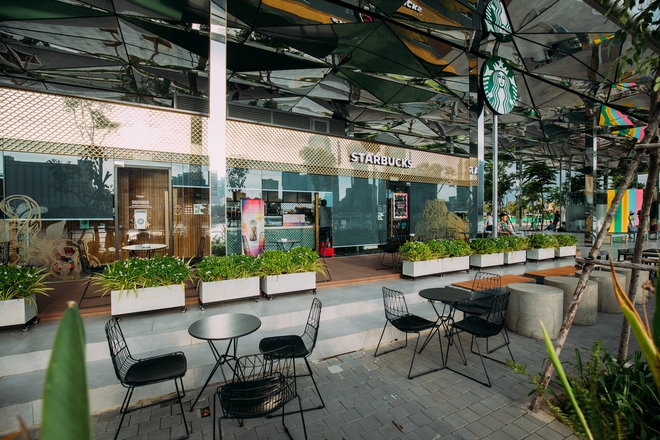 Starbucks chính thức mở cửa hàng có view đẹp nhất Sài Gòn, ngắm trọn thành phố với 100k thì giới trẻ cũng chịu khó check-in rần rần- Ảnh 10.