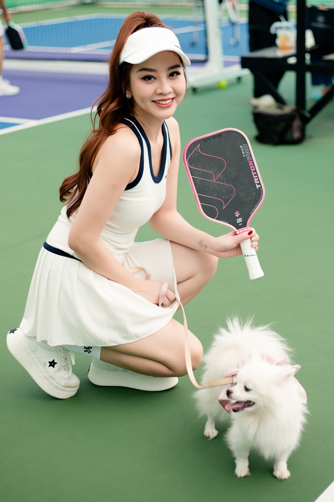 MC mặc sexy lên sân chơi Pickleball giải mã sức hút "kịch trần" của gái đẹp mê thể thao- Ảnh 2.