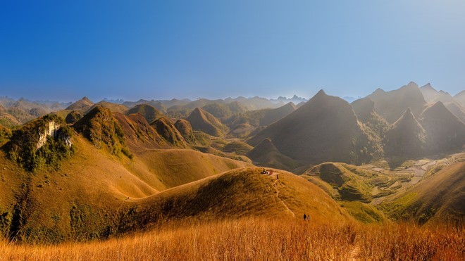 Phát hiện đồi cỏ như thảo nguyên nước ngoài ngay miền Bắc, cách Hà Nội hơn 300km, cực lý tưởng để săn mây- Ảnh 6.