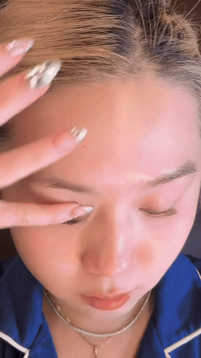 G&aacute;i xinh &ldquo;hớp hồn&rdquo; 23 triệu người với 5 bước skincare, da đảm bảo b&oacute;ng như gương- Ảnh 1.