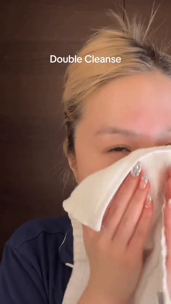 G&aacute;i xinh &ldquo;hớp hồn&rdquo; 23 triệu người với 5 bước skincare, da đảm bảo b&oacute;ng như gương- Ảnh 3.