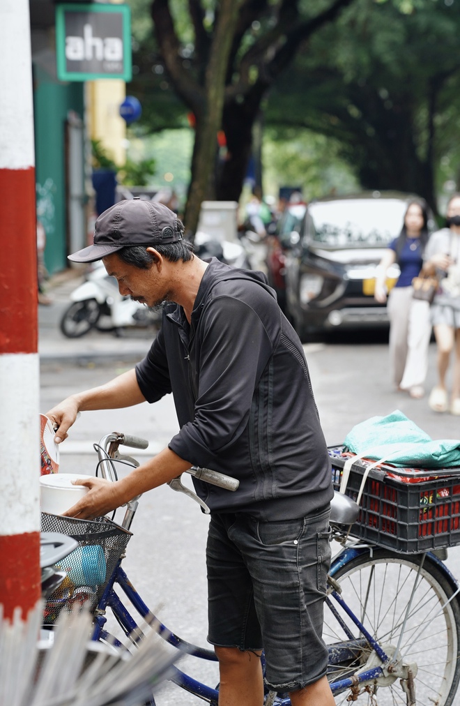 Hương vị phở "treo" nghĩa tình Hà Nội: Khách nước ngoài đến vì ngon ngỡ ngàng, tuyệt đối không được làm việc này khi ăn- Ảnh 7.