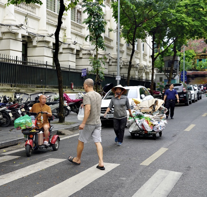 Hương vị phở "treo" nghĩa tình Hà Nội: Khách nước ngoài đến vì ngon ngỡ ngàng, tuyệt đối không được làm việc này khi ăn- Ảnh 9.