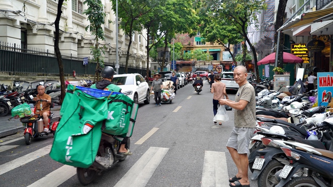 Hương vị phở "treo" nghĩa tình Hà Nội: Khách nước ngoài đến vì ngon ngỡ ngàng, tuyệt đối không được làm việc này khi ăn- Ảnh 8.