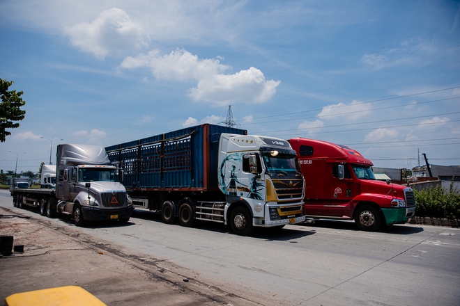 Nín thở khi đi trên "con đường tử thần" ở Bình Dương, nơi 2 mẹ con bị xe container lấn làn cán tử vong- Ảnh 4.