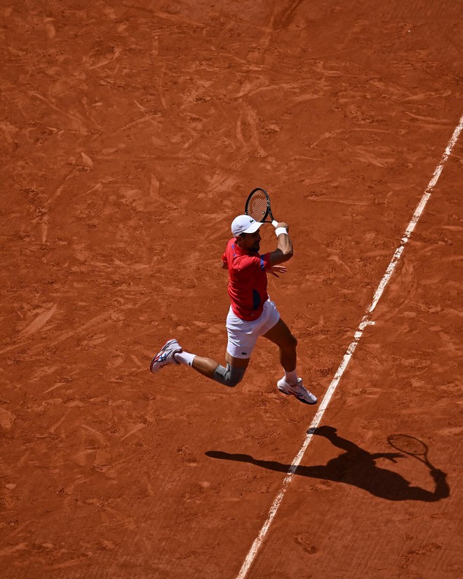 Bursting into tears over his wish to win an Olympic gold medal after a 3-hour match: At 37, Novak Djokovic deserves to be the greatest in the history of world tennis - Photo 5.