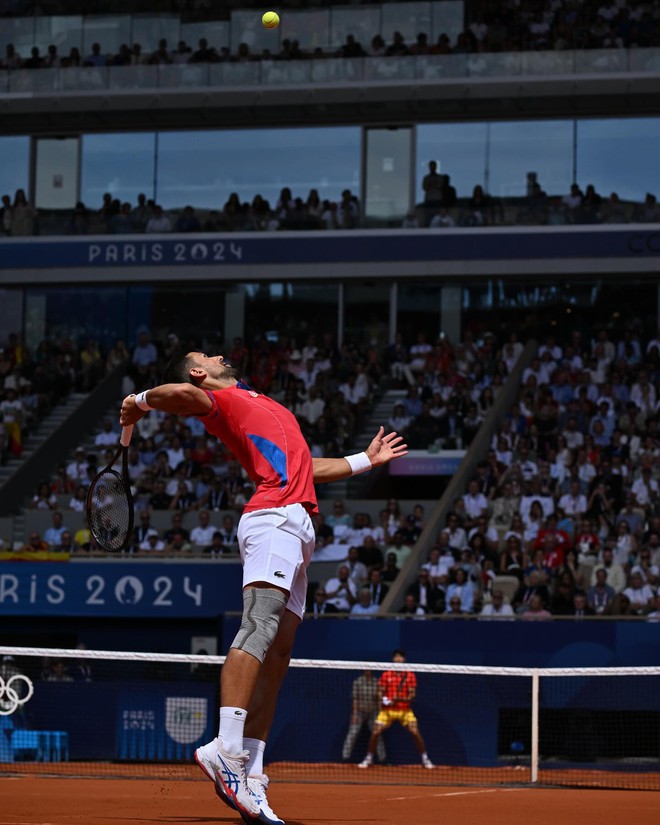 Bursting into tears over his wish to win an Olympic gold medal after a 3-hour match: At 37, Novak Djokovic deserves to be the greatest in the history of world tennis - Photo 4.