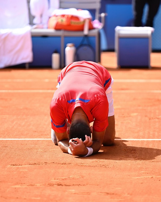 Bursting into tears over his wish to win an Olympic gold medal after a 3-hour match: At 37, Novak Djokovic deserves to be the greatest in the history of world tennis - Photo 3.