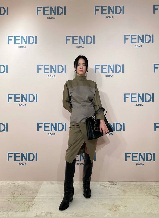 Song Hye Kyo tắt mode nhẹ nhàng, bật mode phá cách đi dự event Fendi- Ảnh 1.