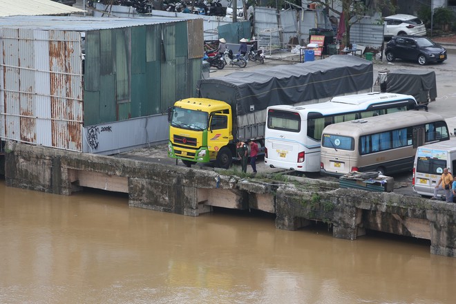 'Điểm cắm trại tuyệt vời giữa lòng Thủ đô' chìm sâu trong biển nước- Ảnh 13.