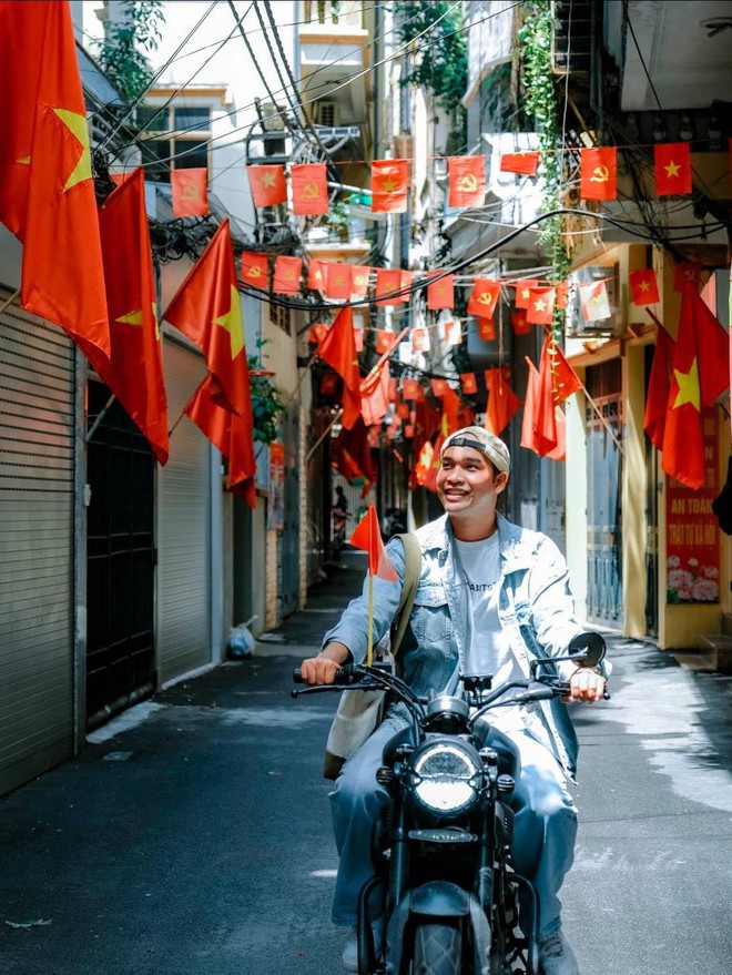 “Đi giữa cờ hoa” - khi người trẻ lan toả lòng yêu nước bằng sự “sáng tạo” đẹp đẽ thế đấy!- Ảnh 7.