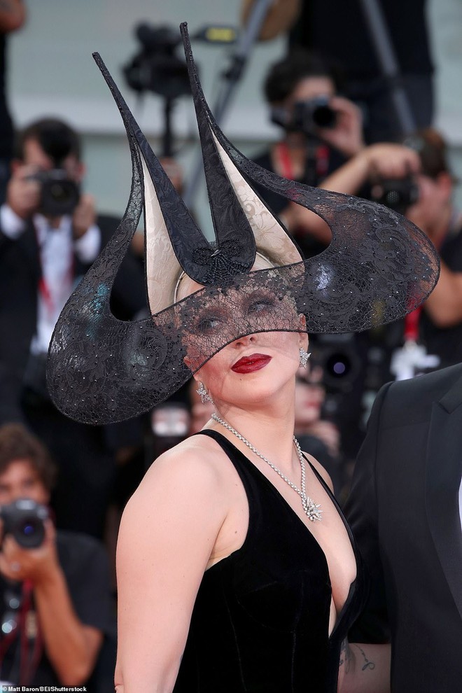 Lady Gaga diện đồ kỳ quái đến Venice- Ảnh 5.