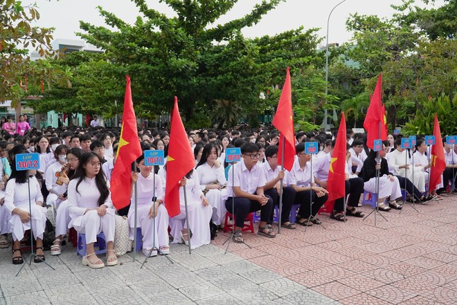 Nữ sinh Đà Nẵng rạng ngời trong ngày khai giảng- Ảnh 2.