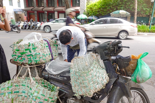 Chú bán sữa đậu được cả MXH săn đón: Ngày 300-400 người gọi điện, dân tình lặn lội từ Hưng Yên tới Hà Nội tìm mua- Ảnh 1.