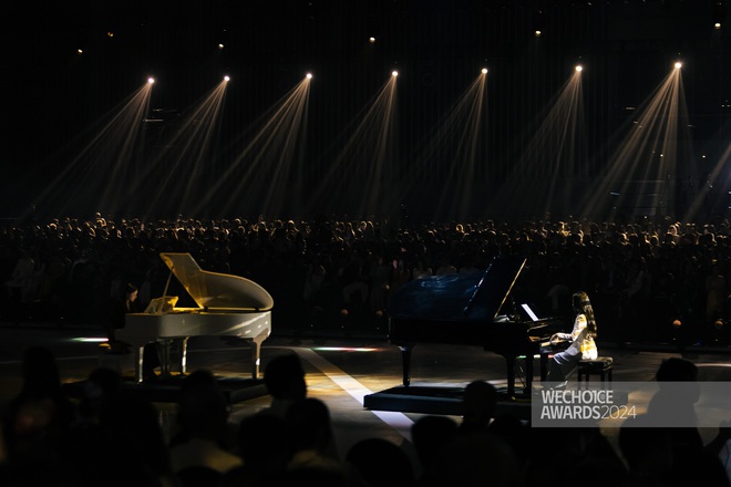 Tiếng piano "Mẹ yêu con" da diết trên sân khấu WeChoice: Phía sau là câu chuyện vĩ đại của hai người mẹ- Ảnh 5.