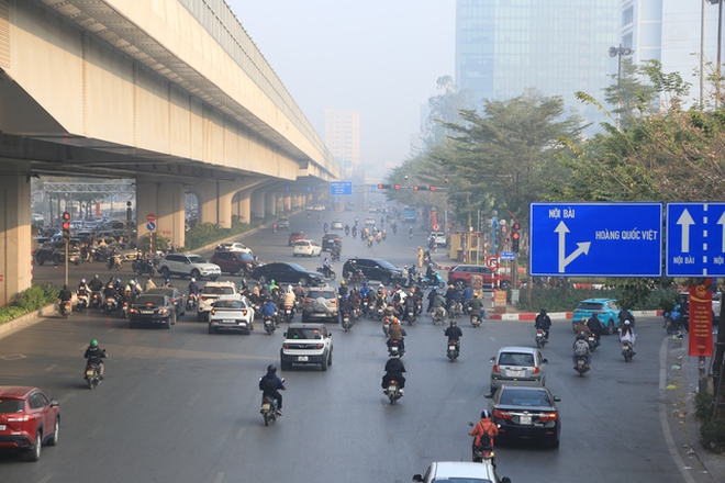 Ngày đi làm đầu tiên của năm 2025: Các ngã tư ở Hà Nội trật tự và ngay ngắn đến lạ!- Ảnh 1.