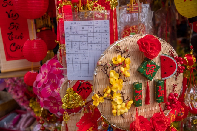 Sắc xuân rực rỡ tại "thủ phủ" đồ Tết tại TP.HCM- Ảnh 7.