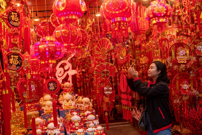 Sắc xuân rực rỡ tại "thủ phủ" đồ Tết tại TP.HCM- Ảnh 4.