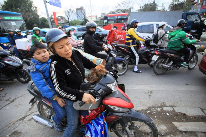 Chính thức kết thúc ngày làm việc cuối cùng trước kỳ nghỉ Tết và đây là cảnh tượng trên đường phố lúc này!- Ảnh 7.