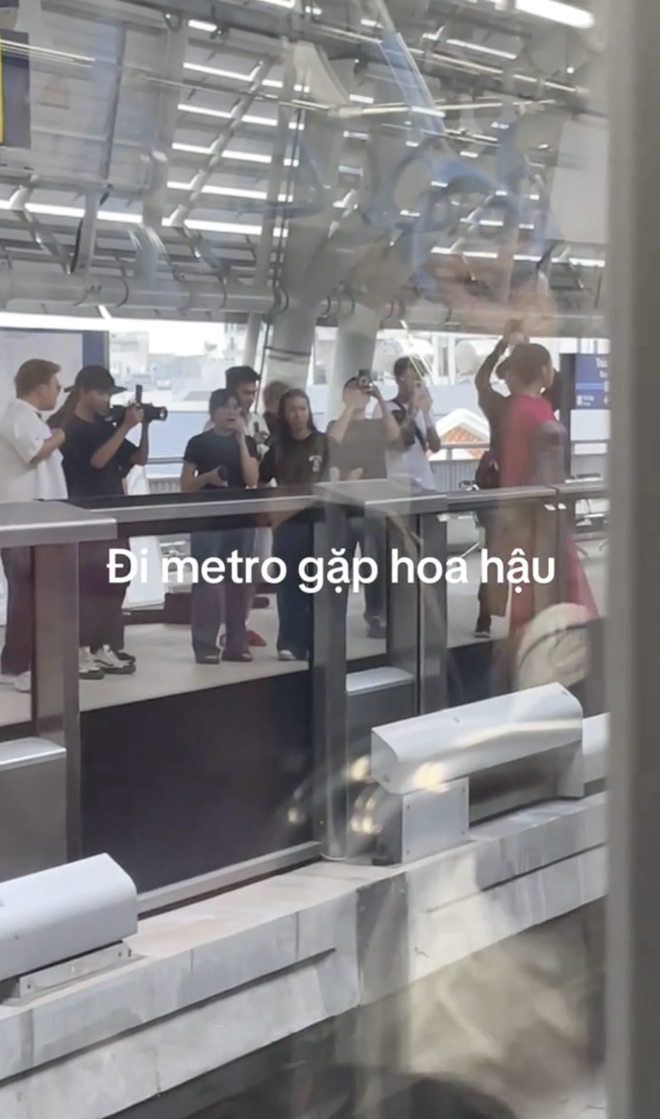 Clip đi Metro gặp Hoa hậu Kỳ Duyên đang được chú ý- Ảnh 1.