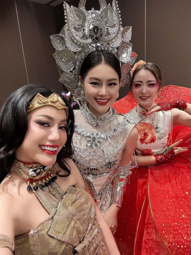 Đại diện Việt Nam và thí sinh…
