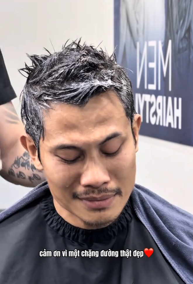 Nam diễn viên Mưa Đỏ rơi nước mắt: Chào anh Tạ nhé...- Ảnh 1.
