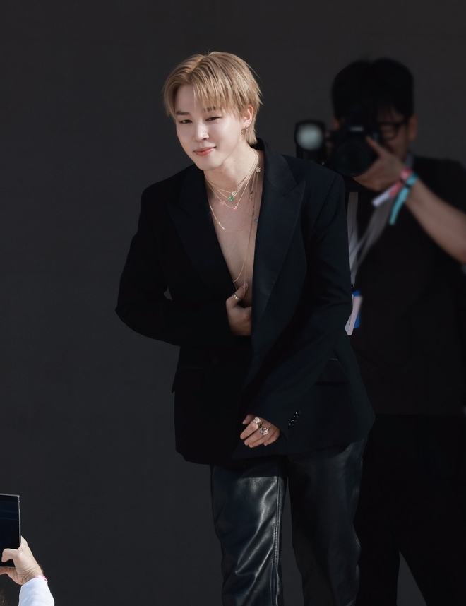 Không để ngực trần, Jimin sẽ có nhiều hơn một đám đông ở show Dior- Ảnh 6.