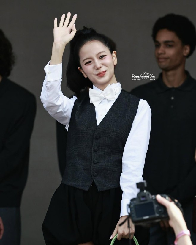 Không để ngực trần, Jimin sẽ có nhiều hơn một đám đông ở show Dior- Ảnh 5.