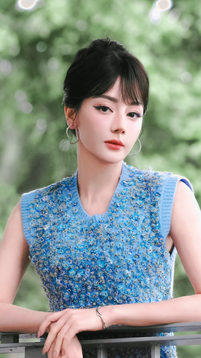 Cả thiên hạ ráo riết tìm "thỏi son Địch Lệ Nhiệt Ba": Tô lên xinh lấn lướt vạn vật, nhan sắc đỉnh cấp Cbiz là đây!- Ảnh 5.