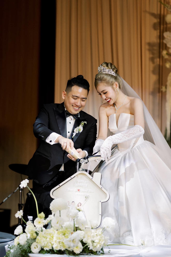 Sản phụ TP.HCM nhận sổ đỏ, lăn tay ngay tại bệnh viện nhờ sinh con gái- Ảnh 4.